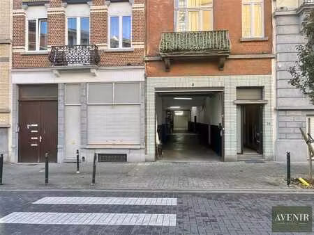 **molenbeek** entrepôt de 150 m2