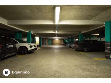 deux places de stationnement côte à côte situés rue d'alésia