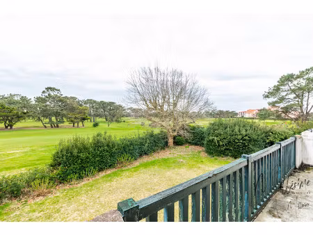 sur le golf du phare