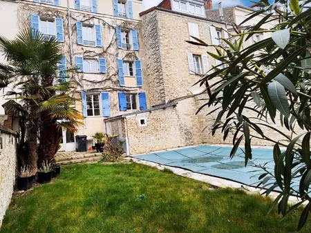 beaux volumes  belle maison entretenue 10 pièces