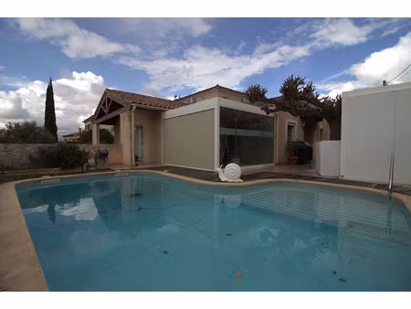 élégante villa familiale avec piscine et vue panoramique