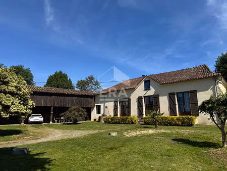 corps de ferme rénové avec vu sur les coteaux