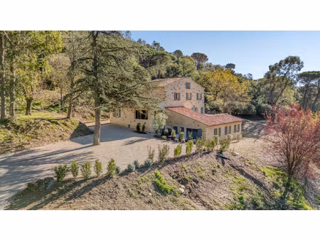 a mi-chemin entre grimaud et la garde freinet  en pleine cam