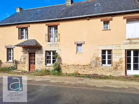 maison à rénover dans un bourg 7mns de broons - 2ch - dépendances et garage - idéal invest