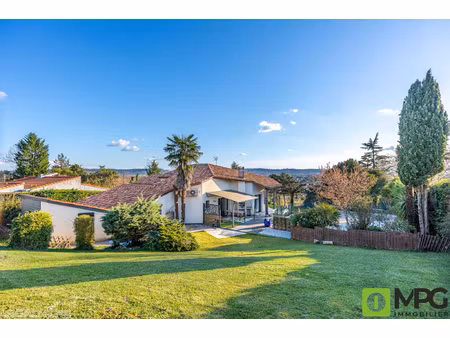 villeneuve sur lot villa t5 avec piscine et vue dominante