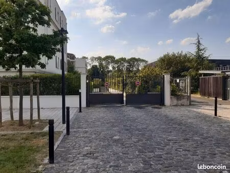 lot de 2 places de parking en sous-sol sécurisé - guyancourt