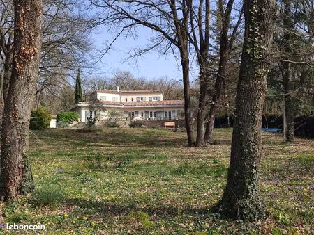 villa de standing de 167m2 - parc 4200m2 - piscine - secteur montélimar sud