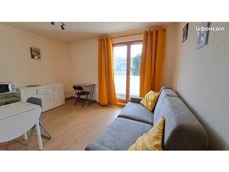 studio meublé avec balcon