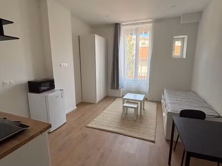 studio meuble 24 m2 renove -route de vienne lyon 8