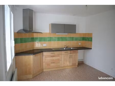 a louer appartement de 50m2 à l'étage