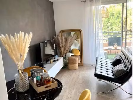 studio rénové meublé avec coint nuit- résidence calme à cagnes sur mer