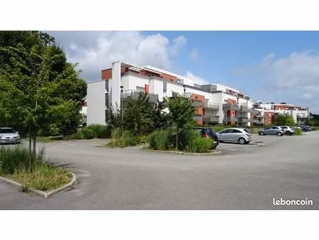 t3 meublé avec parking et garage