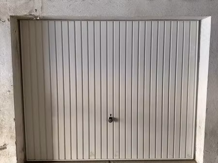 garage / box