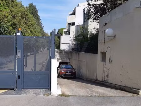 place de parking couvert quartier des facultés montpellier