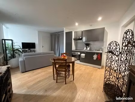 a louer t2 entièrement rénové  centre st bonnet