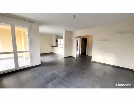 appartement t3 bis de 80 m² avec balcon et grand garage double