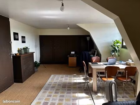 local 30m2 auxerre  deuxième étage au pied du centre-ville  au rond-point de paris