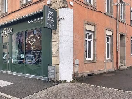 commerce divers 93 m²