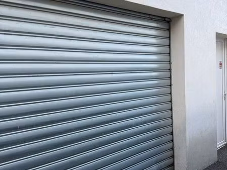 local montauroux + place de parking privée