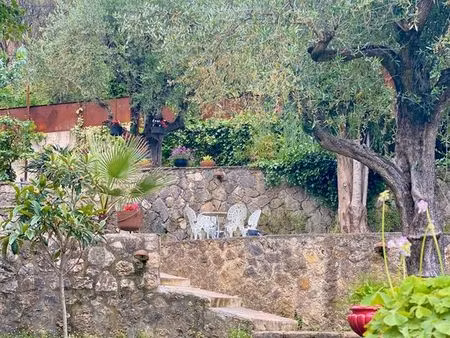merveilleux mas provençale de caractère situé au coeur d'un paradis végétal et préservé  s