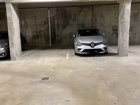 a vendre place de parking st laurent du var centre