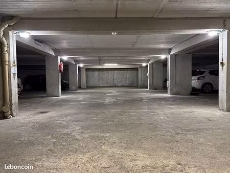 parking/box 16 m² paris