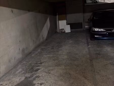 place de stationnement 2 roues métro couronnes