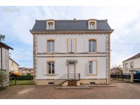 propriété 11 pièces 278 m²