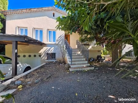 jolie maison individuelle  clôturé avec terrain et garage