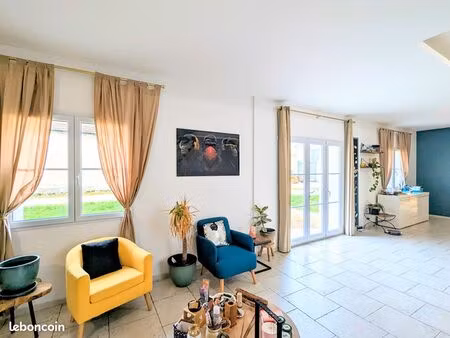 maison 8 pièces 306 m²