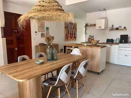 grand 4 pièces traversant - 100m2 - dernier étage - centre de grasse