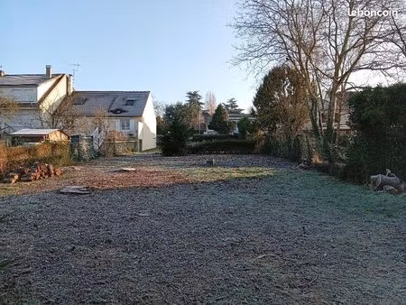 terrain constructible de 527m²
