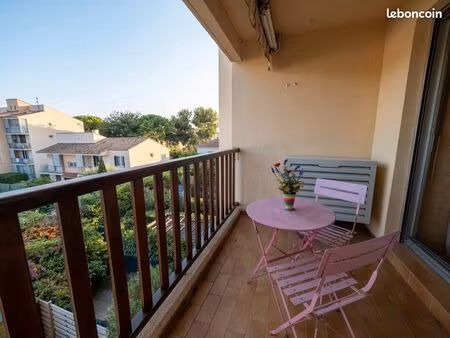 sanary-sur-mer – t2 lumineux 37m² | balcon plein sud | garage | 1 km du port