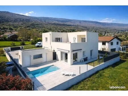 villa 8 pièces 225 m²