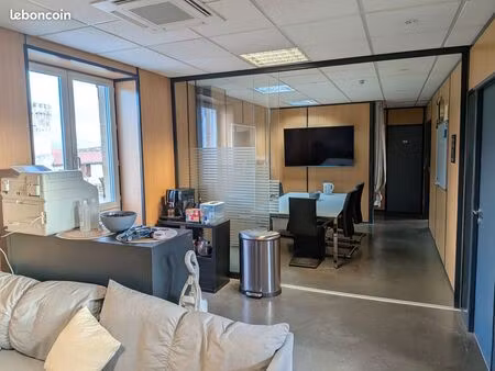 bureaux proche zone commerciale