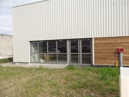 local commercial à louer à ornex