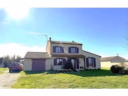 vente maison à montreuil (85200) : à vendre / 134m² montreuil