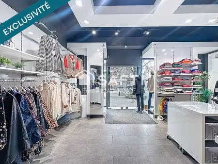 local - top emplacement