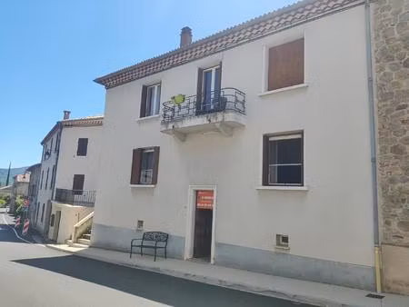 a saisir belle maison familiale au coeur du jolie village de la souche