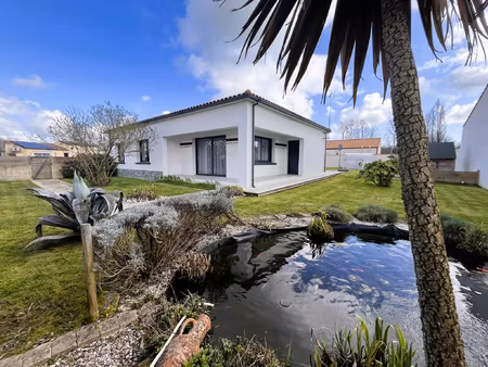 maison de plain-pied 3 chambres jardin paysager garage