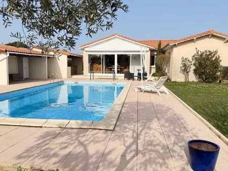 saint loubes. plain-pied lumineux 4 chambres + bureau  2 salles d’eau et 1 sdb. piscine