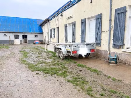 maison à rénover avec sympathique terrain