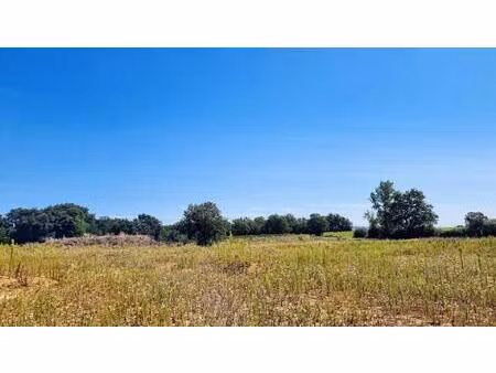 terrain à batir de 601m²