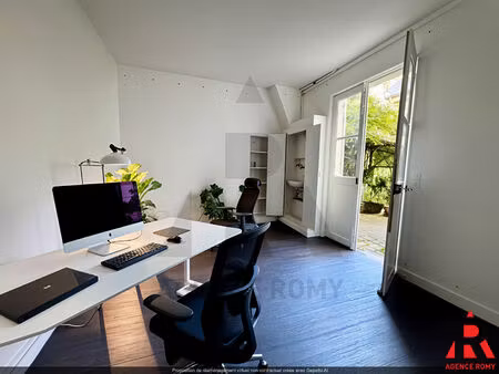 local 65m2 - emplacement n°1 - quartier notre dame !