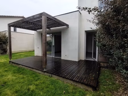 maison t4 avec garage  2 parkings et beau jardin