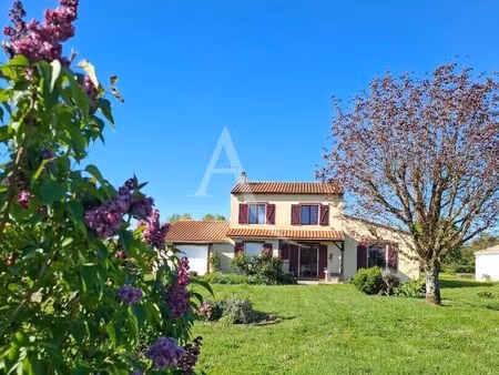 belle maison familiale avec grand terrain à 10 min de fontenay le comte