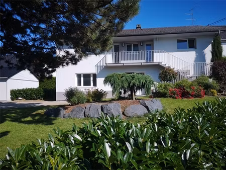 au calme   cadre verdoyant dans petit immeuble de 2 logements