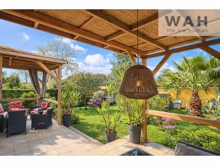 maison de plain-pied 110 m2 avec jardin arboré et garage.