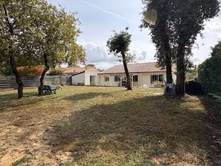 a vendre - maison de plain pied de 146 m² - garage aménagé