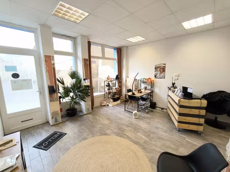 local commercial de 33 m2 plein coeur de gimont